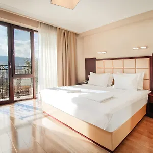 gtm-plaza.alltbilisihotels.com/