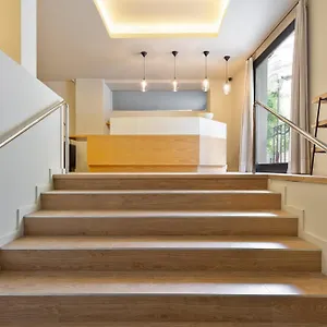 ola-living-hostal-diagonal.topbarcelonahotels.com/